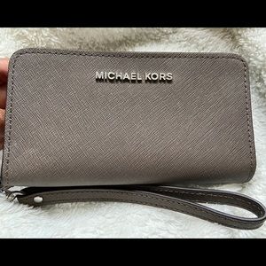 MICHAEL KORS PHONE WRISTLET